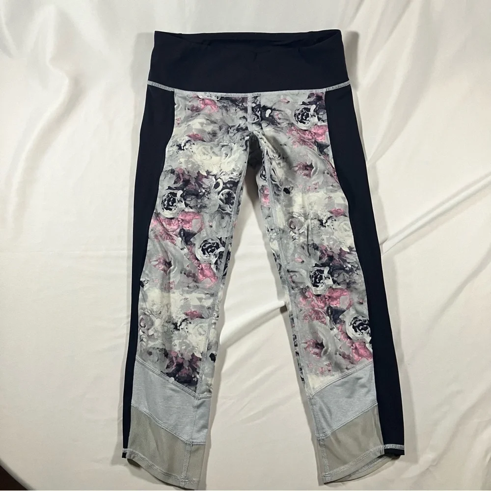 Lululemon If You're Lucky Crop Moody Mirage White Deep Navy blue silver sz 6 - Picture 4 of 11